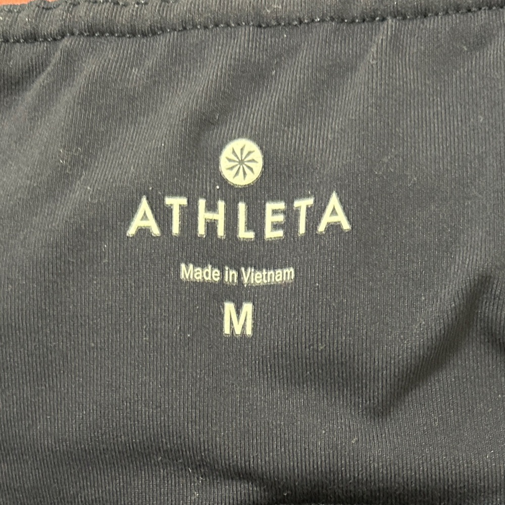 Women’s Athleta Capri leggings - Size Medium - Picture 4 of 4